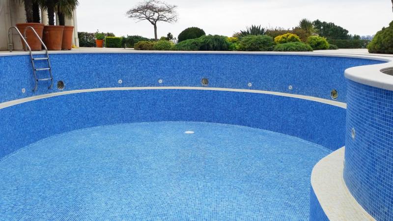 R&eacute;novation de piscine &agrave; Coulommiers : transformez votre bassin vieillissant